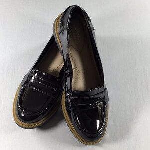 Clarks Preppy Classic Shiny Black Patent Lug Penny Loafers Size‎ 8
